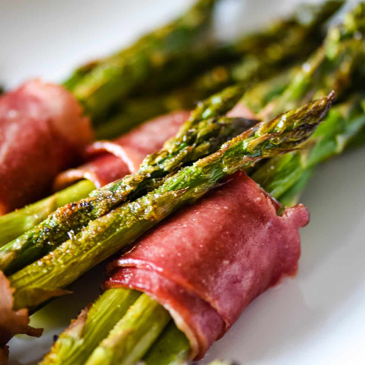 closeup of turkey bacon wrapped asparagus bundles.